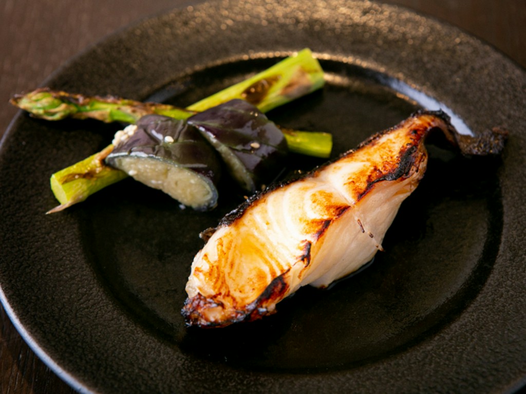 味噌の香ばしさとプリプリの身が絶品の『ぎんだら西京焼き』