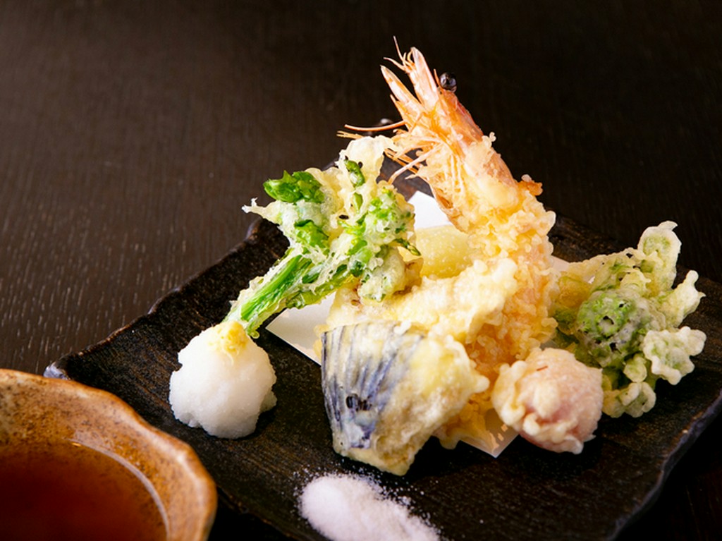 常に揚げたてアツアツを提供してくれる『天ぷら盛り合わせ』