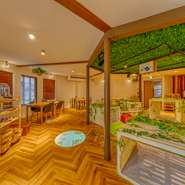 店内にはキッズスペースも完備されているため、子供の目が離せないという家族連れにも心強いお店です。ママ会でも気軽に足を運ぶことができます。