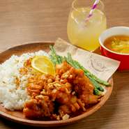 サパーとは比較的軽めの夕食、夜食のこと。ランチのような気軽さでディナーを楽しんでみませんか。