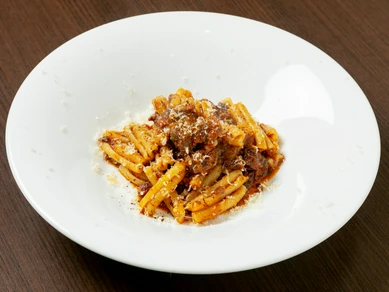 ソースとパスタが絡みやすくて食べやすい『スパイシーなミートソースのカザレッチェ』