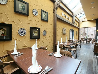 異国情緒を感じる洒落た空間で非日常の気分を満喫