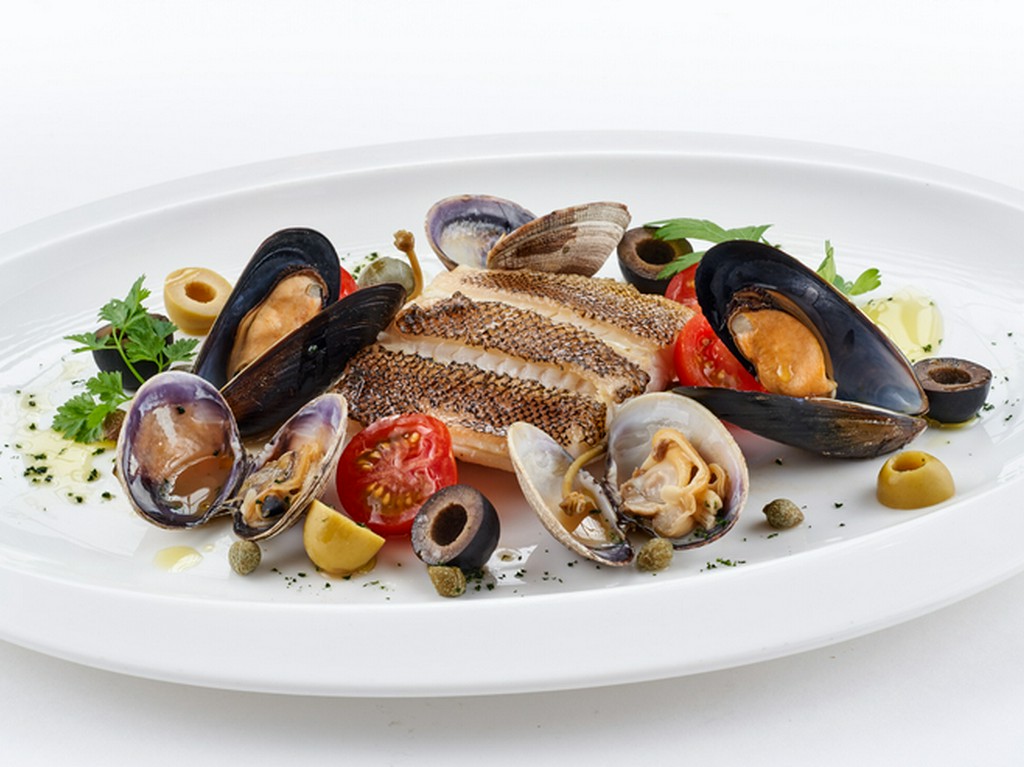 白身魚のアクアパッツァ