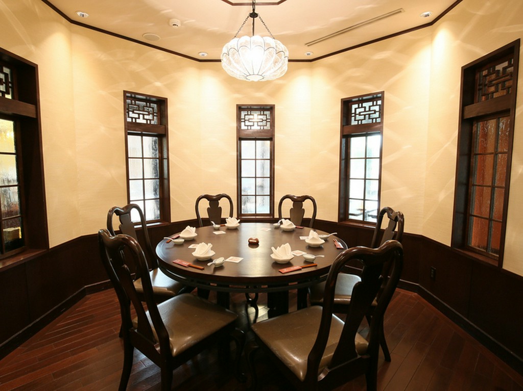 ゆったりと食事や酒が楽しめる個室は祝いの席や会食に好適