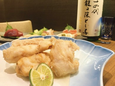 旨い地酒と旬菜、シックな空間が揃い、大人のデートに格好の舞台