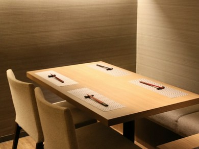 日本酒好きの女性にも評判の店。少人数の大人の女子会におすすめ