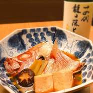 ※写真は煮つけ一例　金時鯛の煮つけ
希少な金時鯛を贅沢に煮つけております。
北海道の旬の食材はもちろん、全国多岐にわたる美味しさを
お届けできますよう店長が目利きしております。
