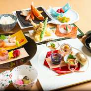 ホテルレストランならではの落ち着いた個室は、8名様までご利用可能なお部屋を全部で3部屋ご用意。
北海道函館の旬の食材を使ったお料理と、行き届いたサービスはきっとご満足いただけるはずです。