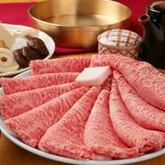 創業当初から続く伝統の味。変わらないおいしさを楽しむ『すき焼き』
