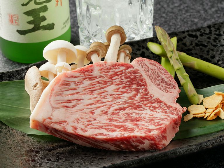肉汁があふれ出す分厚い肉に舌鼓『サーロイン(約150g)』