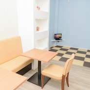 店内にはママの目の届く距離にキッズルームがあり、小さい子どもがいるとつい敬遠しがちな外食も、安心して楽しむことができます。完全予約制のキッズルームで子どもたちと一緒のママ友会はいかがでしょう。