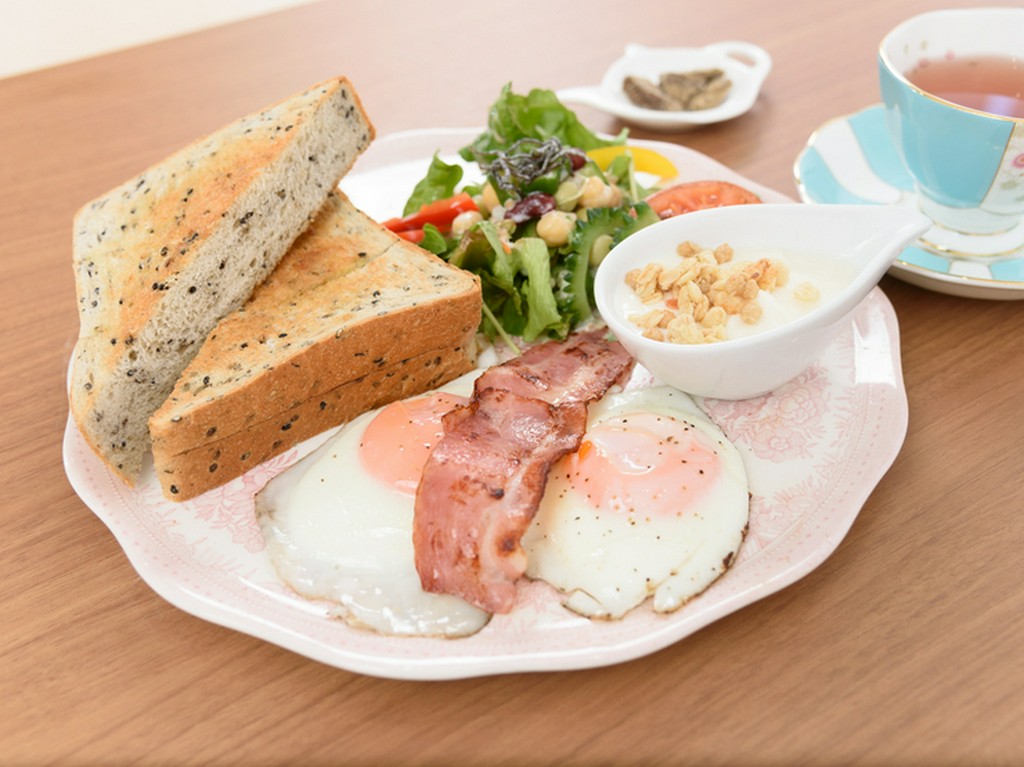 三重県産の新鮮食材と、オーナーシェフの生まれ故郷沖縄の食材