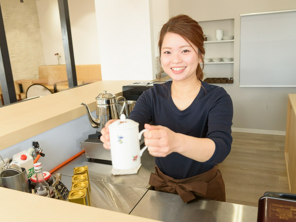 「思いやりあふれる幸せ時間」。明るく笑顔でお出迎え