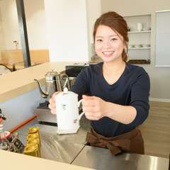 「思いやりあふれる幸せ時間」。明るく笑顔でお出迎え