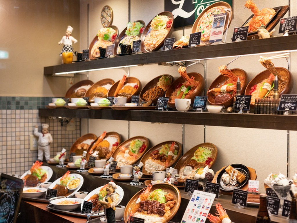 ショーウィンドウのディスプレイに、大人も子どももワクワク！