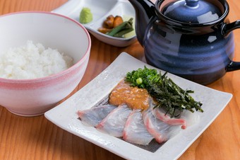 鯛の旨味を存分に味わえる『お茶漬け　鯛』