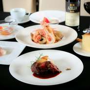 プリフィクスコースになっていて、メニューの中から好きなパスタ、メイン料理を選べます。人気の定番メニューや季節のおすすめメニューまで、幅広く堪能できるのが魅力です。