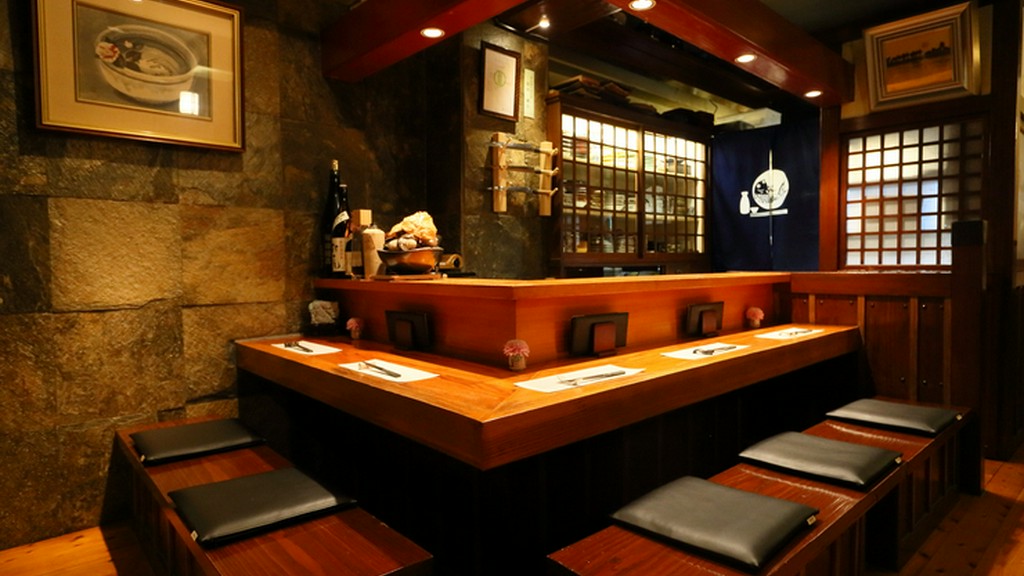 ときにはひとりでゆったりと。料理と酒を楽しむのも一興