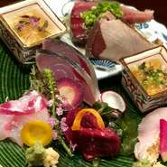 旬の海の幸を８～10種程ふんだんに盛り込んだ、
贅沢な内容となっております。
1人前4,500円～5,000円でご用意いたします。
