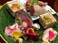 旬の海の幸を８～10種程ふんだんに盛り込んだ、
贅沢な内容となっております。
1人前4,500円～5,000円でご用意いたします。
