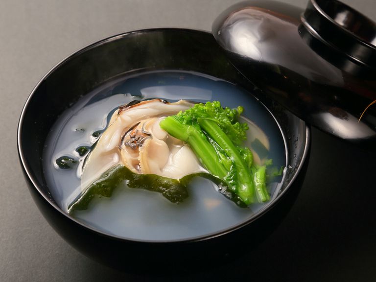 四季折々の恵みが感じられる食材を、料理人自ら吟味