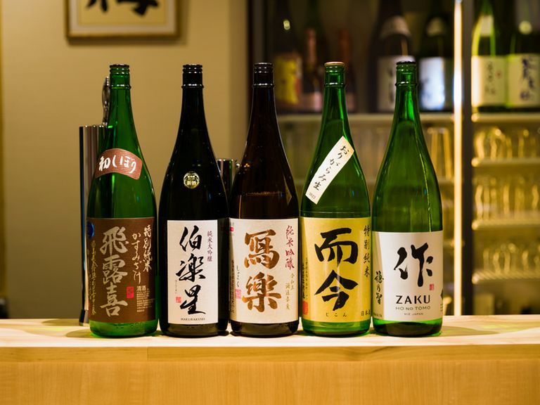 約30種の品揃えを誇る宮城県産の地酒や全国各地の銘酒
