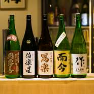 約30種の品揃えを誇る宮城県産の地酒や全国各地の銘酒