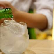 地酒は宮城県産を中心に約15種、全国から取り寄せた銘酒約15種が常時提供されています。和食料理との相性も抜群で、素材や料理の味をさらに際立たせてくれるはず。隠し酒として季節のおすすめも用意されています。