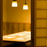 最大8名まで入ることができる個室は、大切な人との会食や隣席を気にすることなく過ごしたい方に喜ばれています。個室料金やチャージなど別途かかる費用はなし。
4名以上で利用可能だそうです。