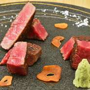 サシがきれいに入っているヒレ肉を、店主が厳選。絶妙な火入れで、濃厚な旨みを中に閉じ込めています。驚くほど柔らかな食感も美味。画像は黒毛和牛ですが、仕入れによっては仙台牛になることもあるそうです。