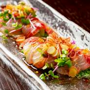 季節ごとの旬の鮮魚と地元奈良産のその日の野菜、両者の組み合わせは無限大です。素材に合わせたドレッシングやスパイスを考えながら、料理長が毎日の「とっておきの一皿」を仕上げます。