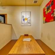 パーティーのメインディッシュにぴったりの「薪窯料理」を囲んで、自然派ワインを楽しむひととき。宴会コースは2名より予約可能、4名より飲み放題をプラスできます。