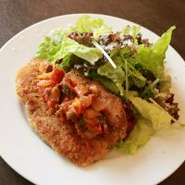 奈良県産の食材を使用
カリッと揚げた衣の中からジューシーなヤマトポークの旨みを楽しめます。