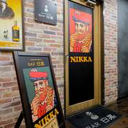 地下鉄御堂筋線「江坂」徒歩約1分という近さながら、ビルの奥に位置しており、都会の喧騒を忘れさせてくれる隠れ家のようなお店です。落ち着いた雰囲気が一日の疲れをゆっくり癒してくれます。

