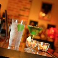 オーセンティックバーではあるものの、堅苦しすぎないというのも【日果】の魅力のひとつ。大切な人の誕生日、記念日、お祝いごとなど希望に応じてサプライズ演出のお手伝いをしてくれます。気軽に相談を。