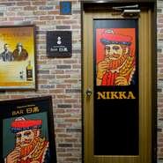 ビル2つあるエレベーターのうち、正面の階段を上がった奥にあるエレベーターで3階へどうぞ。