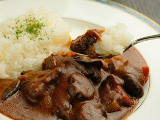 日々進化しつづける看板メニュー『余市産りんごのカレー』
