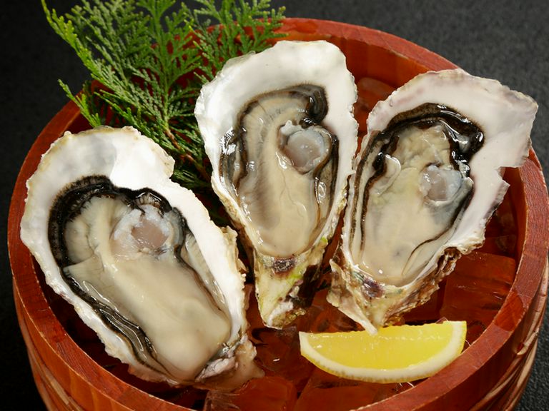 三重発のブランド牡蠣第一号。年間を通して生で堪能できる清浄牡蠣『的矢かき(生牡蠣)』