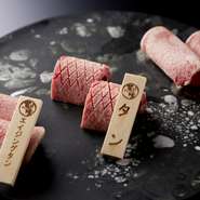 I炙り厚切りタンにぎり
J飛騨牛×ウニ軍艦
K炙りトロサーロイン一本にぎり

ウニトッピング　528円