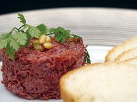 ヨーロッパの伝統的な前菜を馬喰アレンジで召しませ。