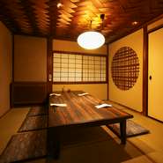 当店の二階にあがるお座敷は3部屋個室完備、堀がない為にお子様も気軽に離せてお食事できます
ママ会には人気の場所です