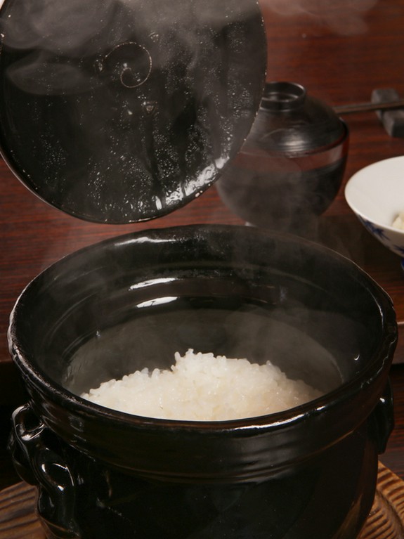 光沢と食感、香りを楽しめ、脇役以上の活躍に驚く『岐阜県名米土鍋炊きご飯』