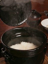 光沢と食感、香りを楽しめ、脇役以上の活躍に驚く『岐阜県名米土鍋炊きご飯』