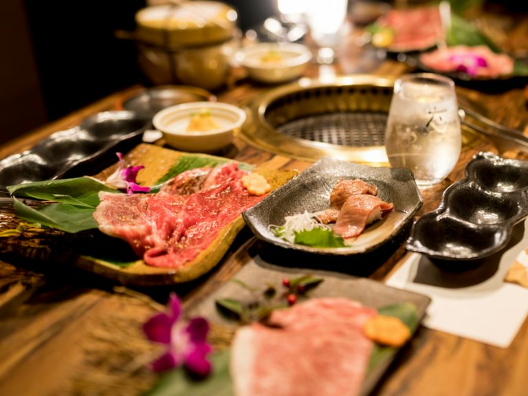 “肉食系女子”のガールズトークに花が咲く、とっておきの焼肉店