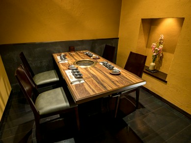 人数やシーンごとに使い分けられる、様々なタイプの個室