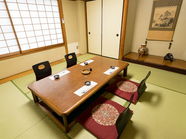 温もりのある居心地の良い空間で割烹料理、会席料理を味わう