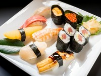 豊かな旨みと風味にあふれた新鮮魚介を使った『特上寿司』は店自慢の一品