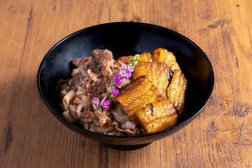 黒毛和牛と鰻の贅沢丼ぶり