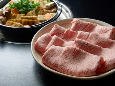 A５ランク和牛の最高級部位サーロインを使用！
黒毛和牛の最高等級Ａ－５の美味しさをお召し上がり下さい。