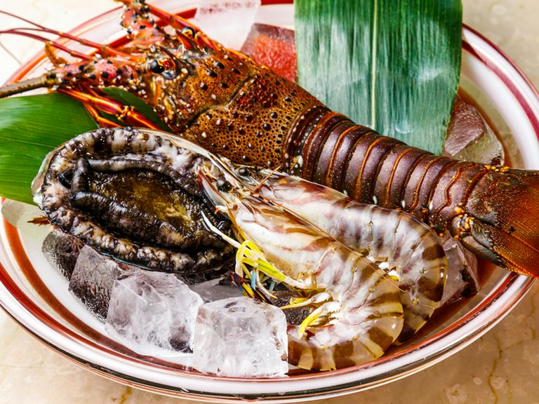 ステーキコースに活あわびとラクレットチーズがついたコース。
あわびの追加でコースに華やかさがでます。